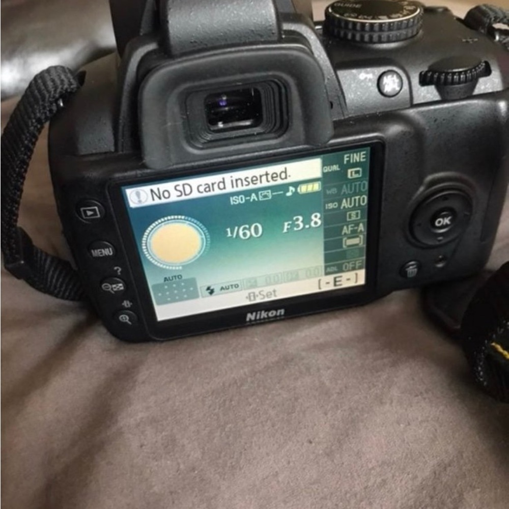 Nikon D3000 Camera and Bag